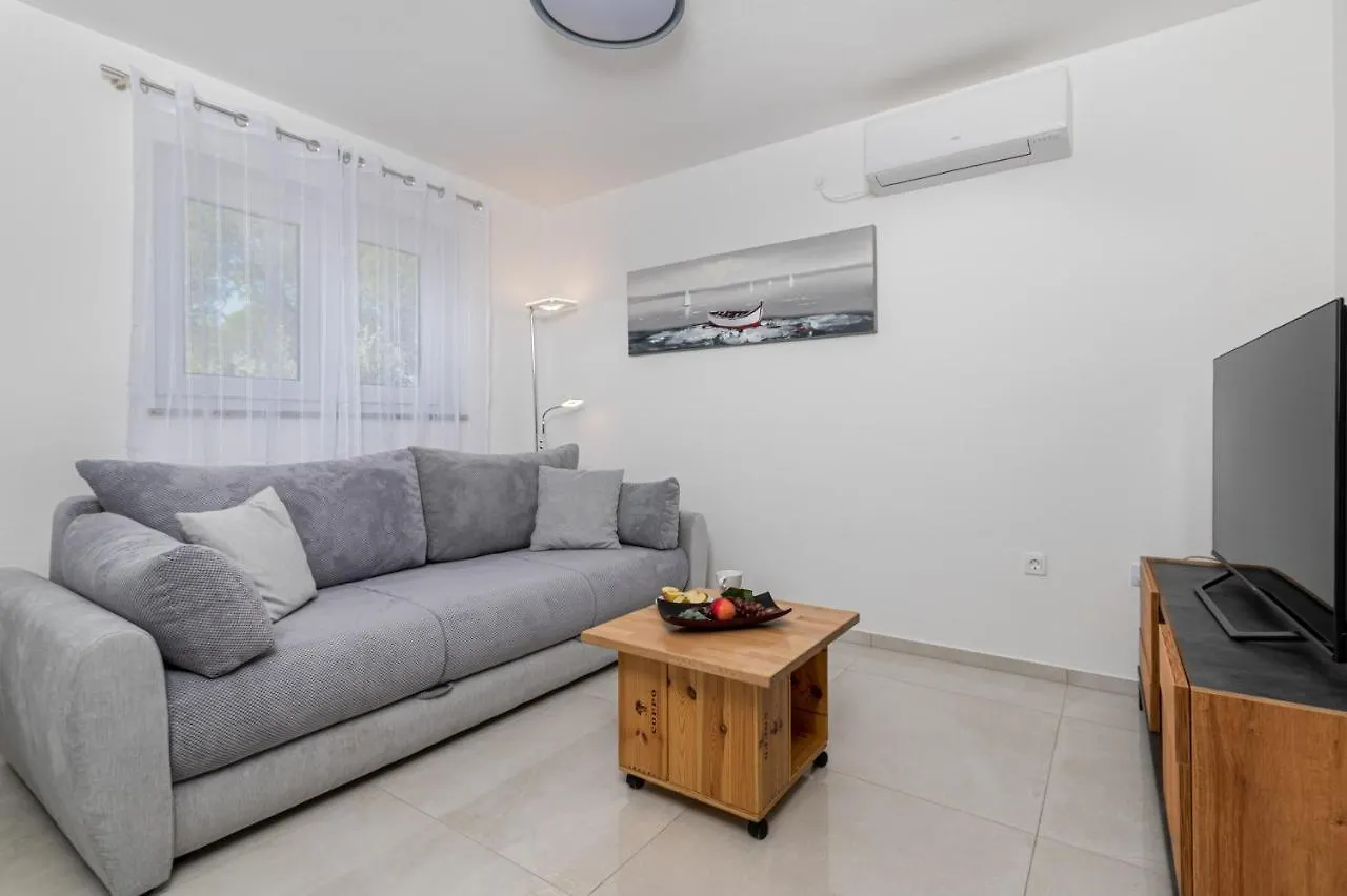 Apartment Bellistra Rabac 0*,